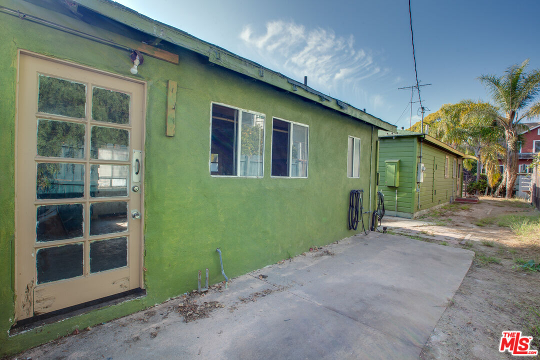 802 Superba Avenue Venice, CA 90291 - Photo 8 of 16 a view of a house with a backyard and windows