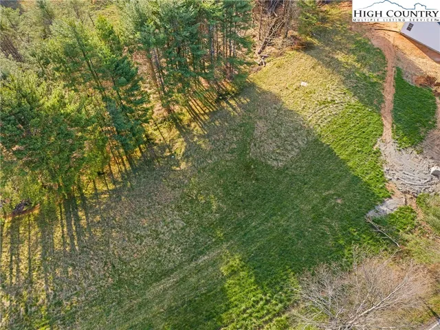 a view of a large yard with lots of green space