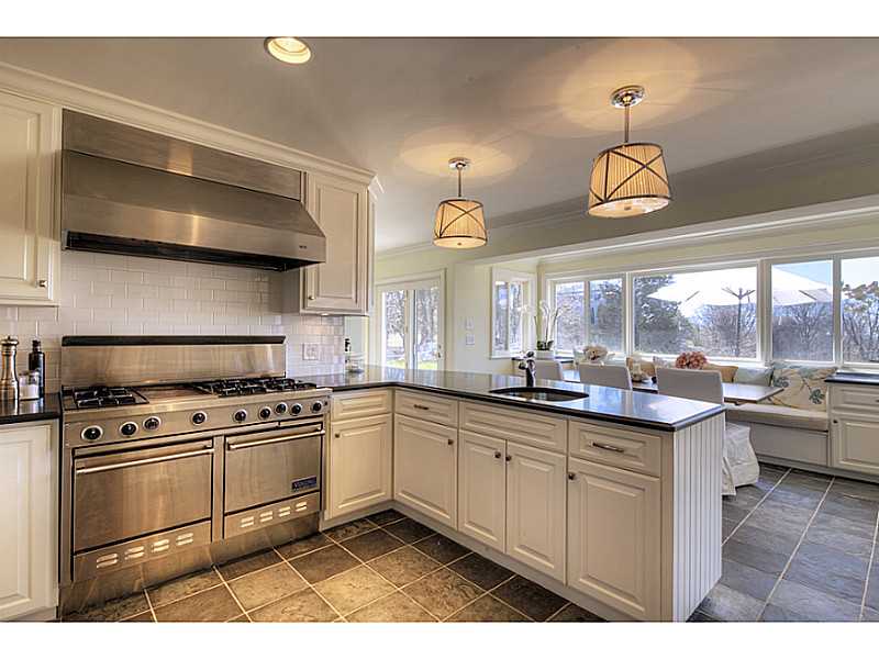 24 Brenton Road Newport, RI 02840 - Photo 13 of 22 Kitchen.