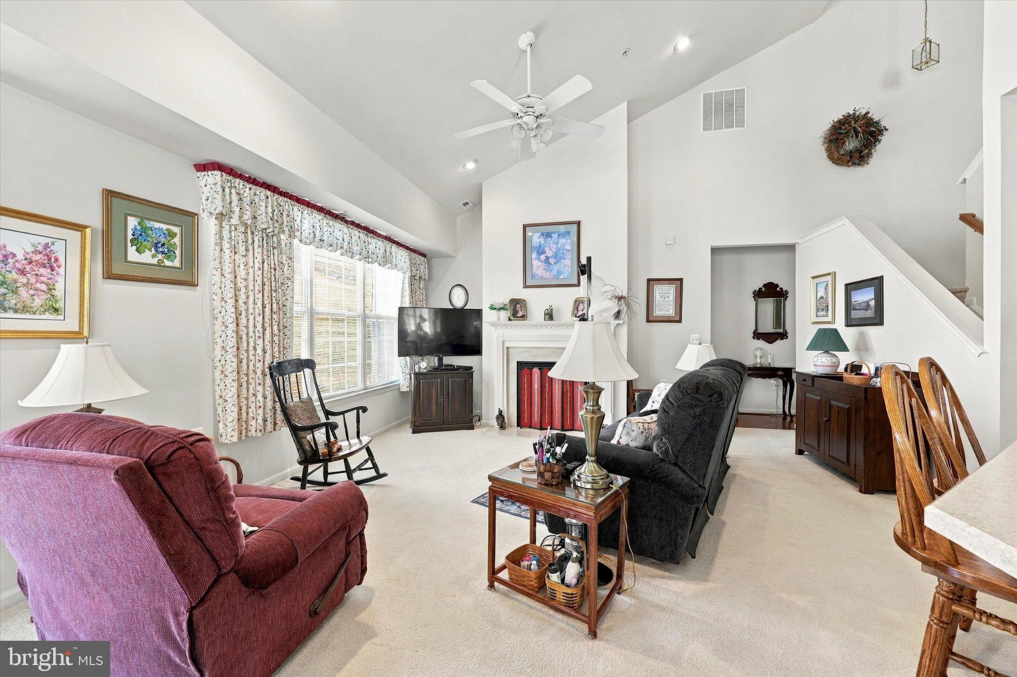 931 Hamilton Way Warminster, PA 18974 - Photo 11 of 27 Family Room