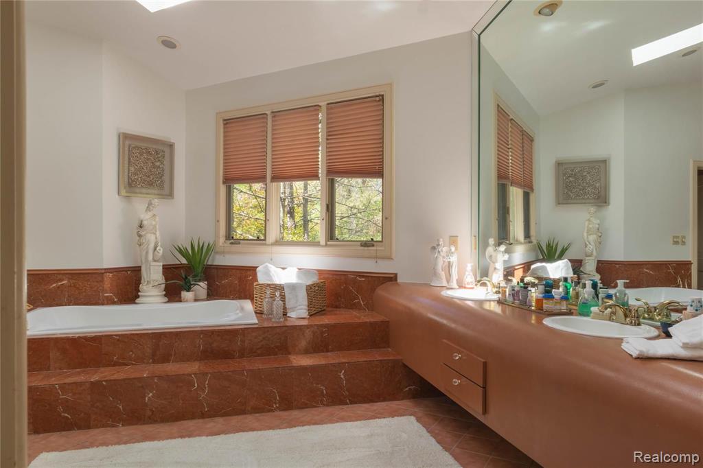 1651 Washington Road Rochester Hills, MI 48306 - Photo 23 of 60