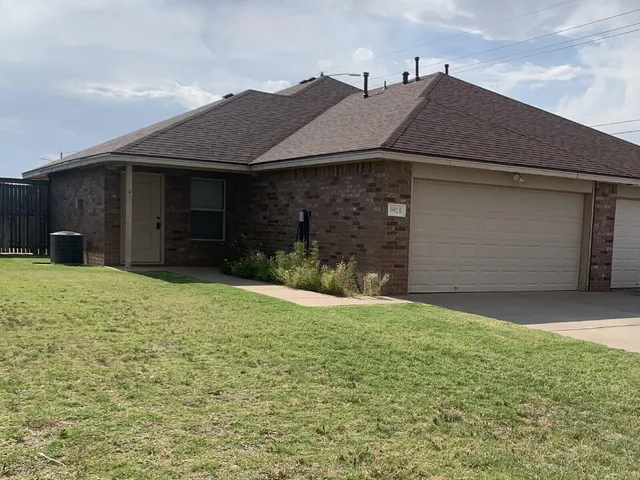 $1,325 | 9802 Avenue West, Unit B, Lubbock, TX 79423
