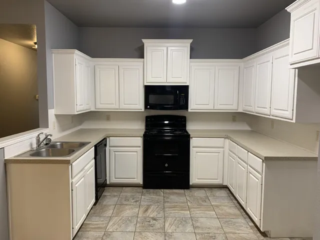 $1,325 | 9802 Avenue West, Unit B, Lubbock, TX 79423