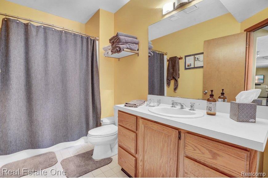 2360 Ford Road White Lake, MI 48383 - Photo 45 of 54