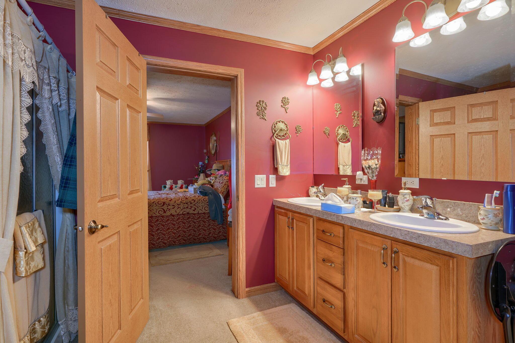 9023 Bussert Road Southwest Amanda, OH 43102 - Photo 19 of 30 master bathroom