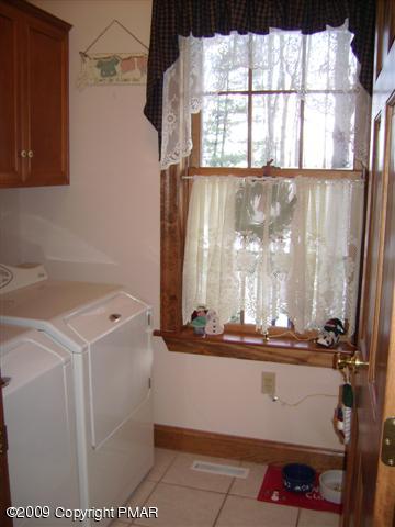 107 Fox Chase Road Stroudsburg, PA 18360 - Photo 23 of 28 a bathroom with a sink and a mirror
