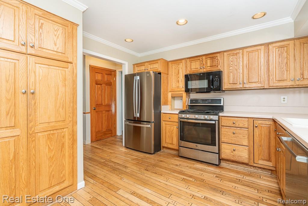 1377 Barneswood Lane Rochester, MI 48306 - Photo 20 of 39 1377 Barneswood_MLS-021.jpg