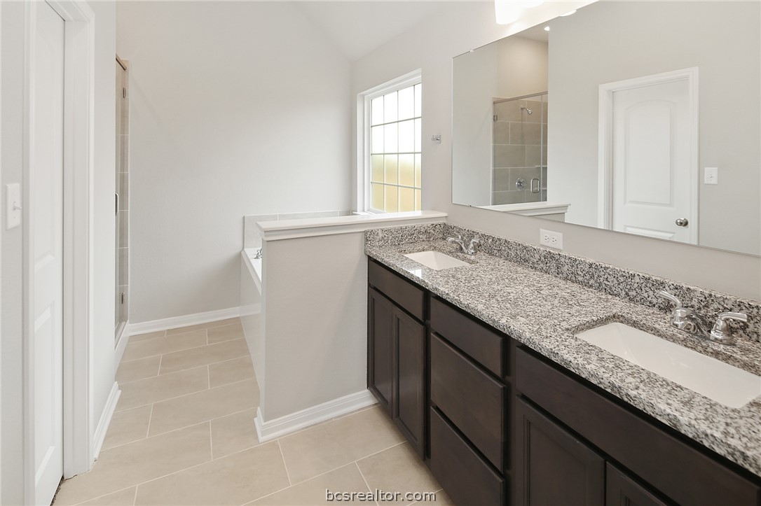 10603 Natural Pond Road College Station, TX 77845 - Photo 16 of 33 Primary Bathroom