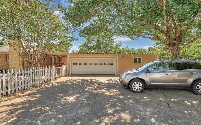 a view of a tree in the middle of a yard