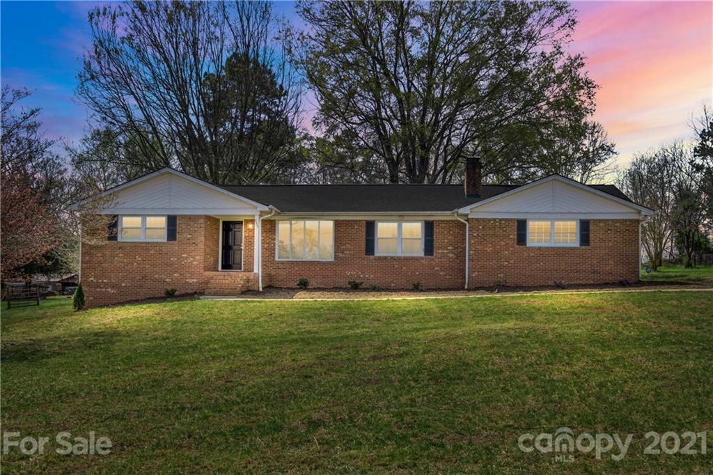955 Potneck Road Salisbury, NC 28147 - Photo 1 of 28 a front view of a house with a garden