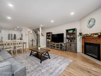 $849,900 | 492 West Belmont Avenue, Chicago, IL 60657