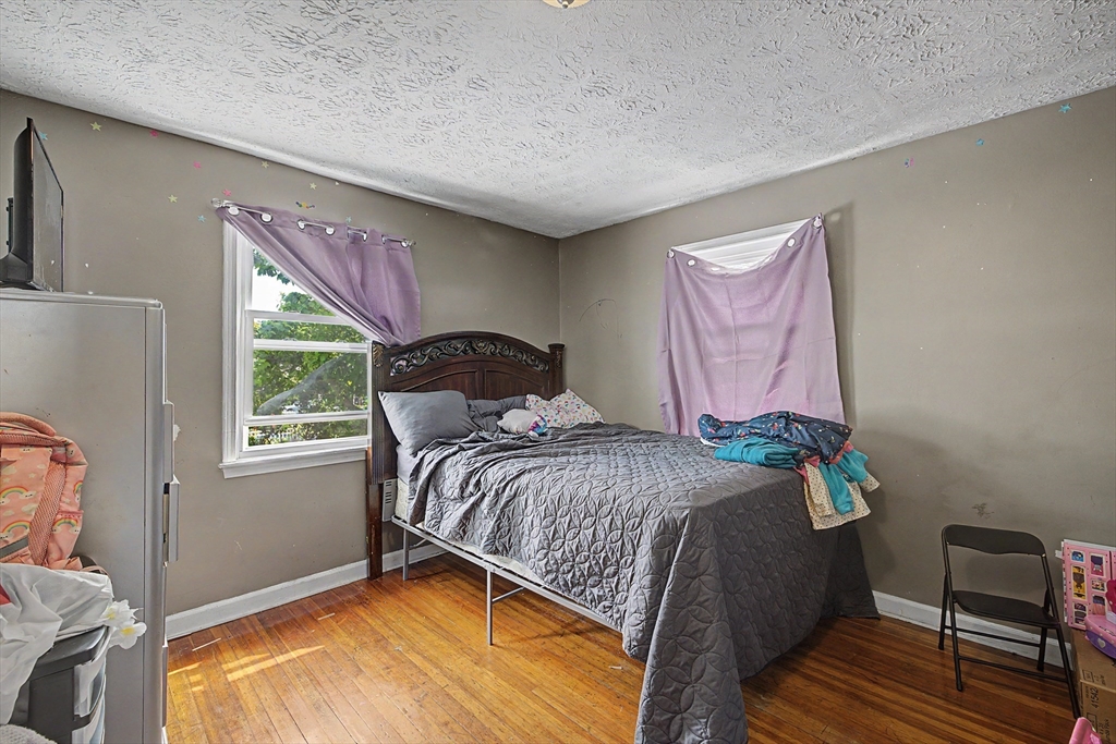 23 Jenness Street Springfield, MA 01104 - Photo 9 of 25