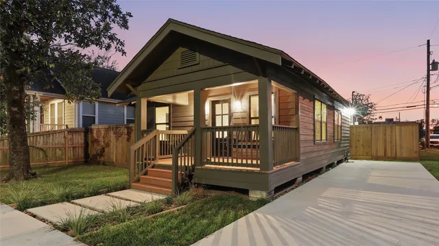 $2,700 | 1415 Tabor Street, Houston, TX 77009