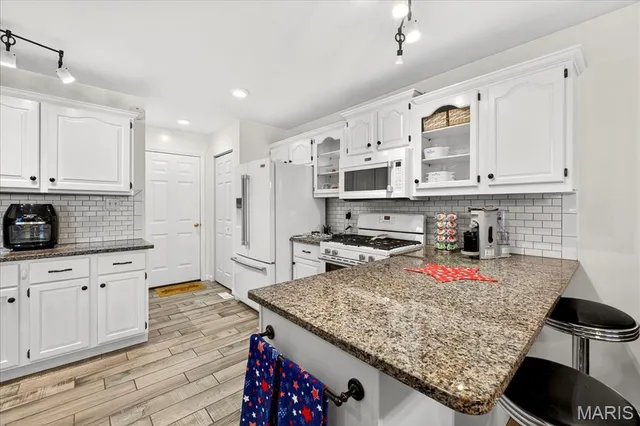 $325,000 | 102 Williamsburg Drive, Crystal City, MO 63019