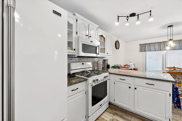 $325,000 | 102 Williamsburg Drive, Crystal City, MO 63019