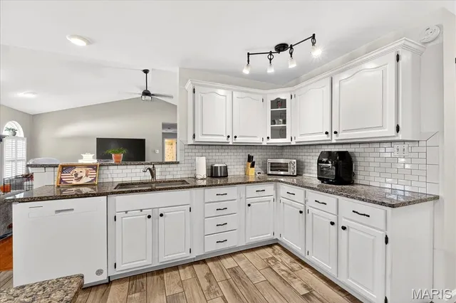 $325,000 | 102 Williamsburg Drive, Crystal City, MO 63019