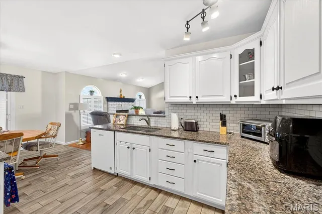 $325,000 | 102 Williamsburg Drive, Crystal City, MO 63019