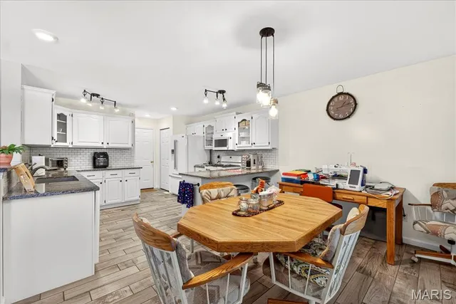 $325,000 | 102 Williamsburg Drive, Crystal City, MO 63019