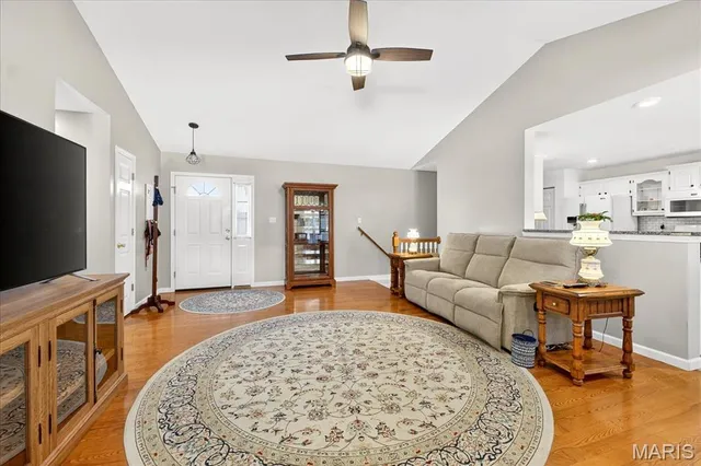 $325,000 | 102 Williamsburg Drive, Crystal City, MO 63019