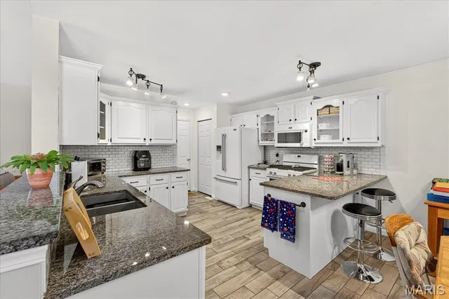 $325,000 | 102 Williamsburg Drive, Crystal City, MO 63019