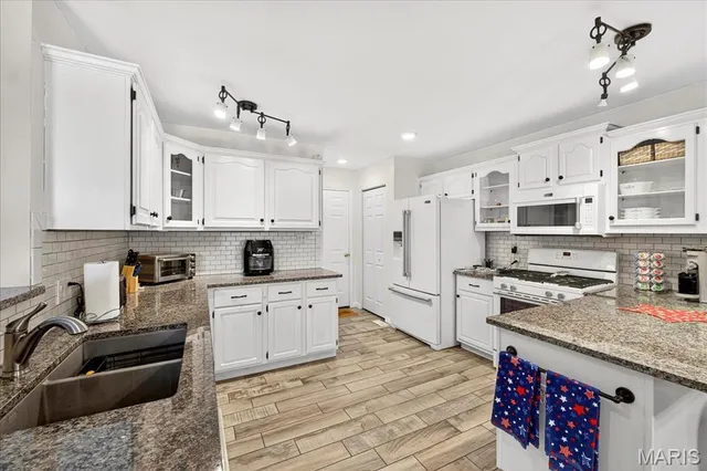 $325,000 | 102 Williamsburg Drive, Crystal City, MO 63019