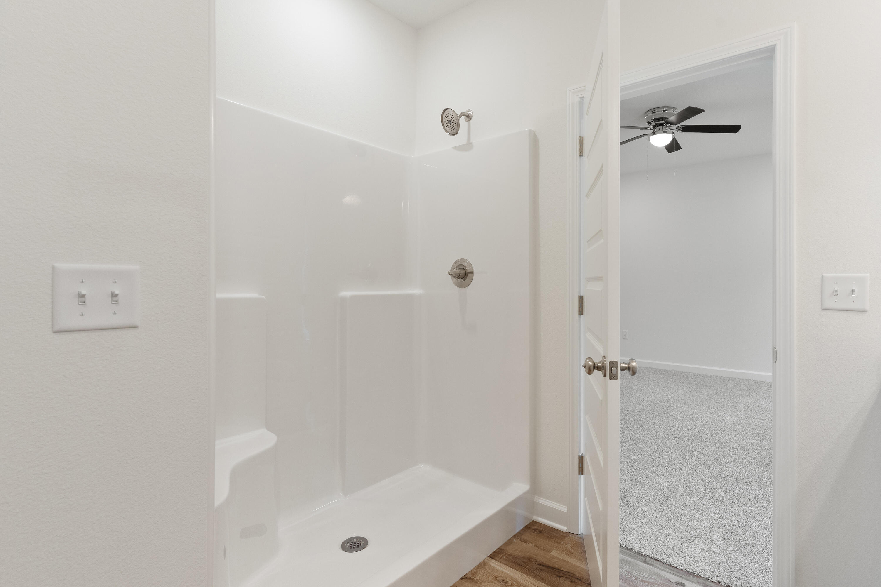 3202 Oxmore Drive Crestview, FL 32539 - Photo 14 of 20 a bathroom with a tub