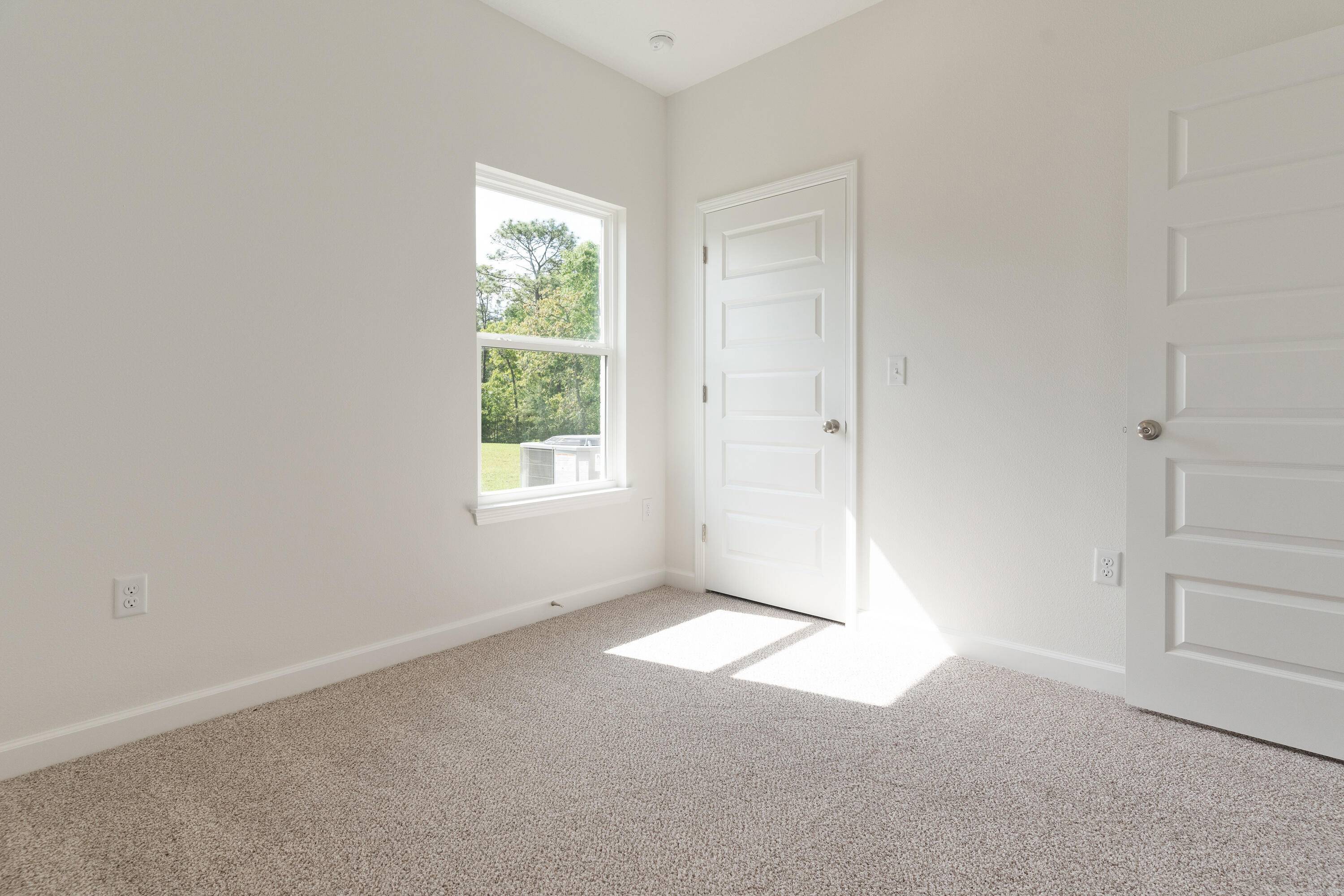 3202 Oxmore Drive Crestview, FL 32539 - Photo 15 of 20 an empty room with windows