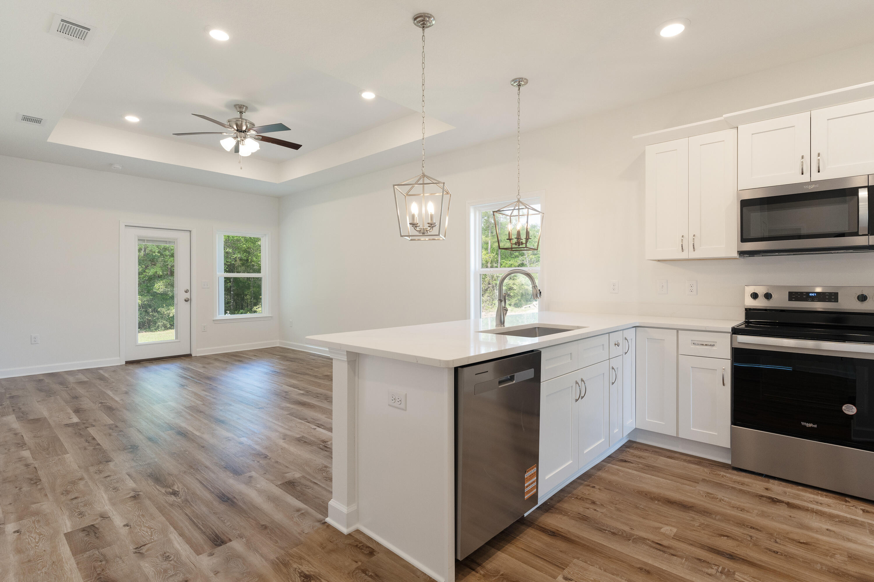 3202 Oxmore Drive Crestview, FL 32539 - Photo 5 of 20 a kitchen with a stove and a sink