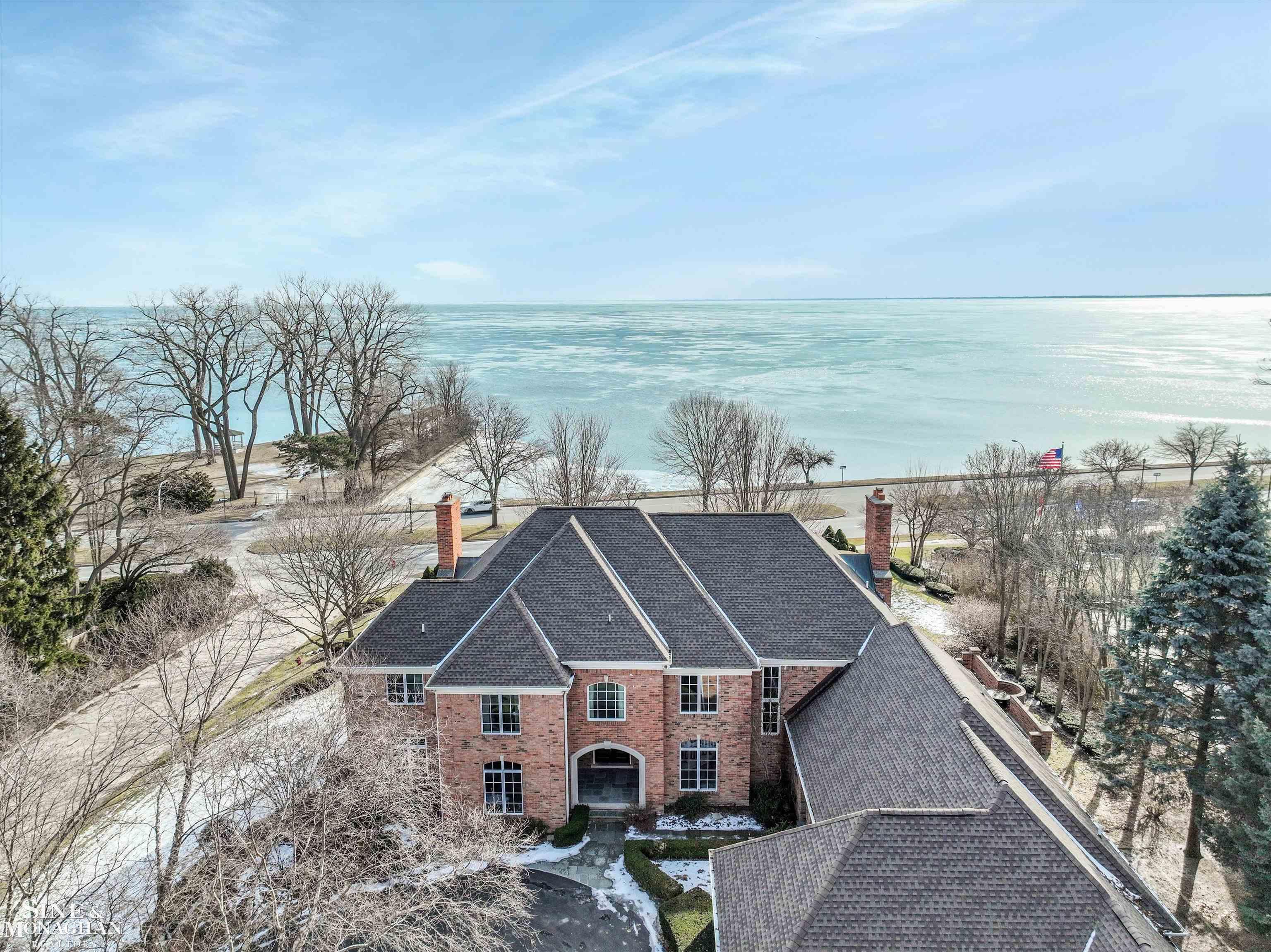 217 Lake Shore Road Grosse Pointe, MI 48236 - Photo 2 of 63 50166368-806c0e08-327d-4f99-938a-1a385d02dec1.JPG