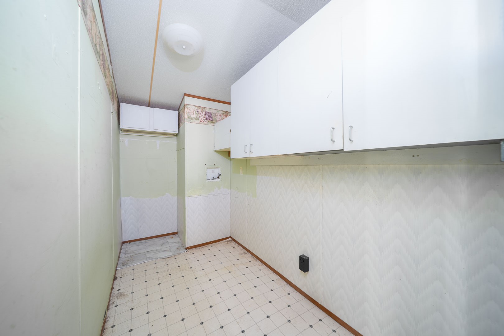 4603 Crosby Cedar Bayou Road Baytown, TX 77521 - Photo 10 of 14 a view of walk in closet with cabinet