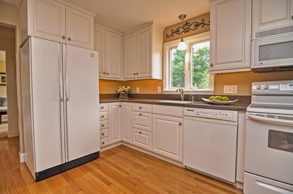 306 Powder Mill Road Concord, MA 01742 - Photo 8 of 30 Gallery Image 8