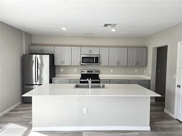 $2,800 | 5694 Arlington River Dr., Lakeland, FL 33811