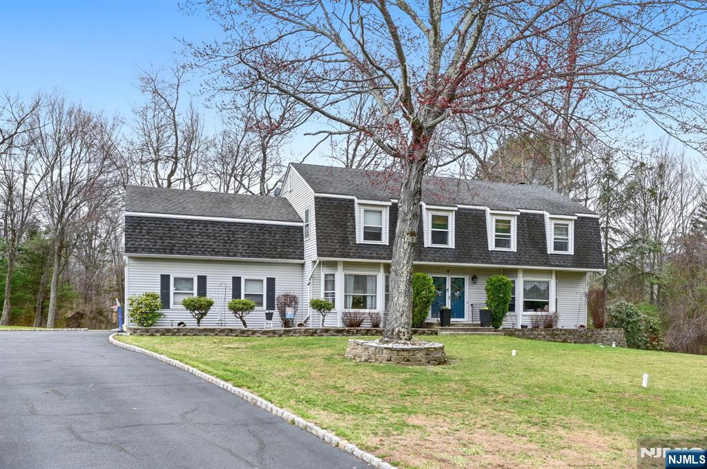 6 Robin Drive Oak Ridge, NJ 07438 - Photo 2 of 49