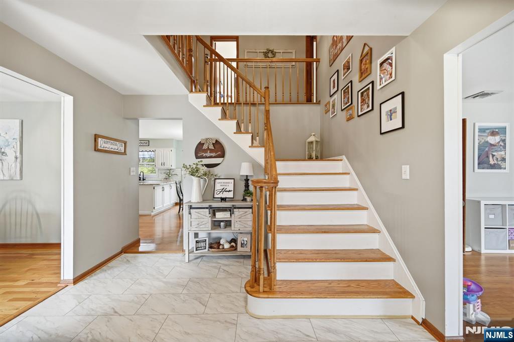 6 Robin Drive Oak Ridge, NJ 07438 - Photo 5 of 49