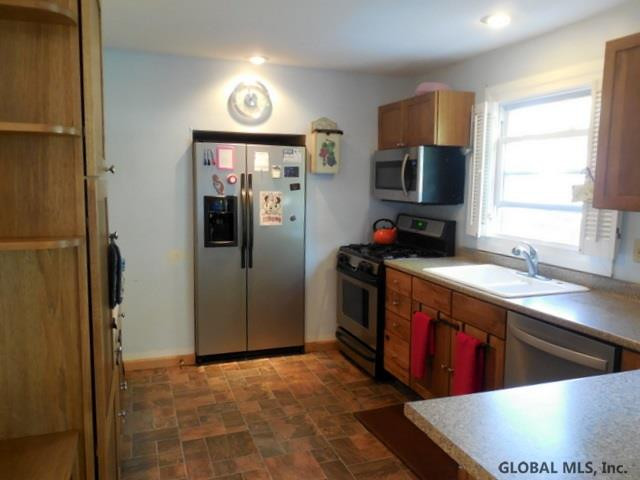 1704 Caldicott Road Rotterdam, NY 12303 - Photo 10 of 29 Photo 10