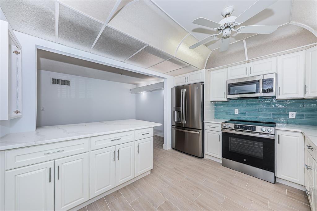 4700 Cove Circle, Unit 110 St. Petersburg, FL 33708 - Photo 13 of 58