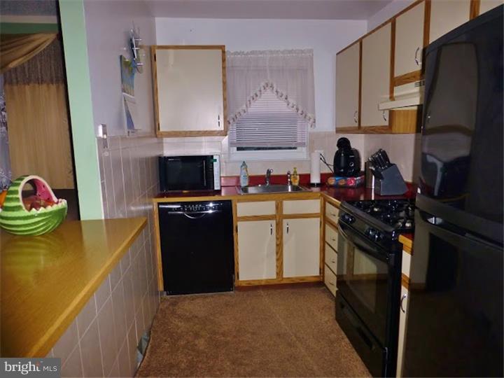 9349 Neil Road, Unit A Philadelphia, PA 19115 - Photo 6 of 10 Kitchen