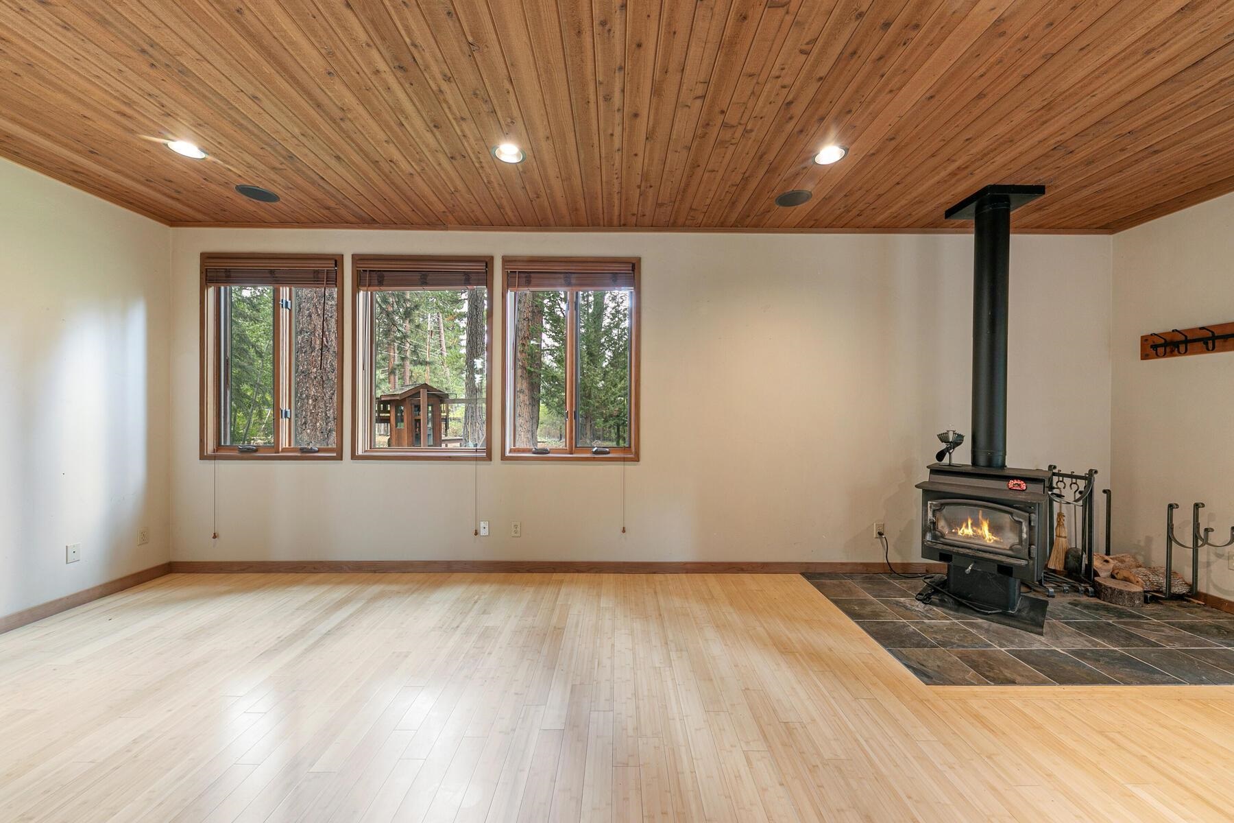 10462 Red Fir Road Truckee, CA 96161 - Photo 8 of 28 Gallery Image 8