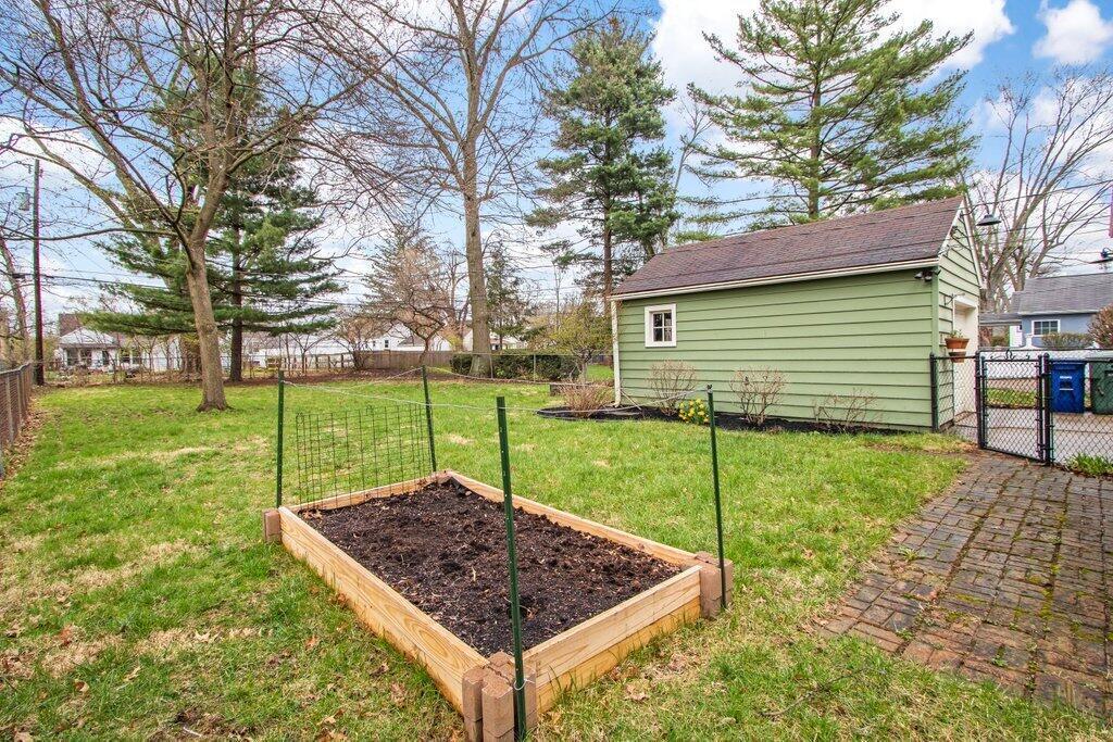 302 East Beaumont Road Columbus, OH 43214 - Photo 28 of 30 302 East Beaumont Road-28.jpg-SMALL