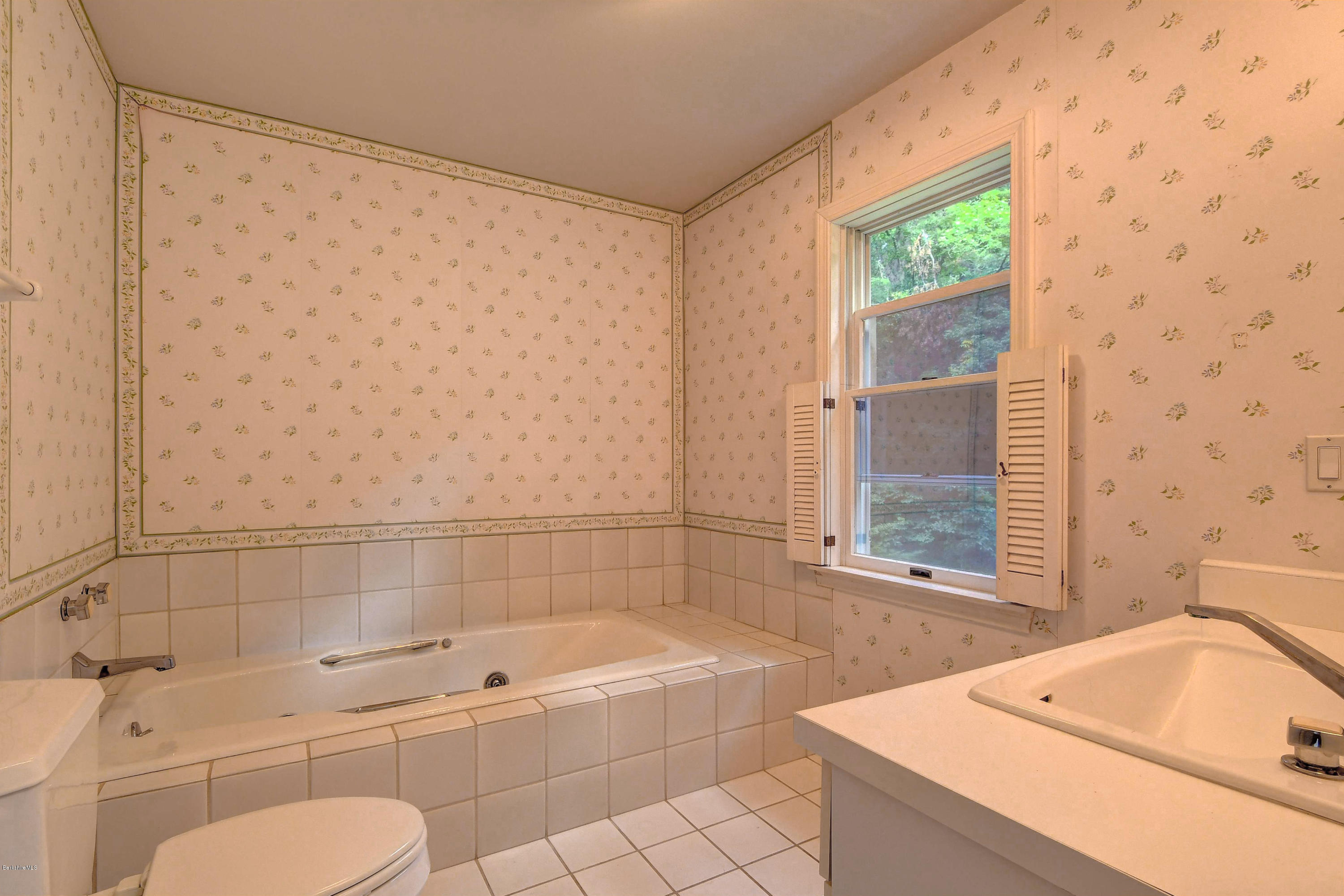 19 W Road Alford, MA 01230 - Photo 20 of 34 3114 2nd Floor Master Bathroom