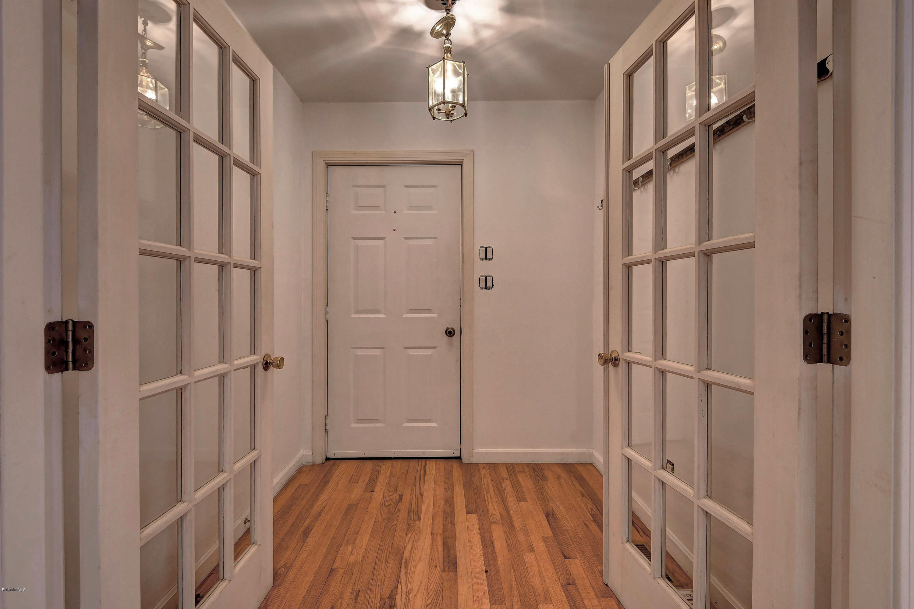 19 W Road Alford, MA 01230 - Photo 4 of 34 2002 Foyer