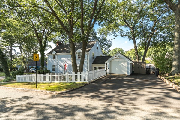 4 Conrad Road Melrose, MA 02176 - Photo 3 of 30 Gallery Image 3