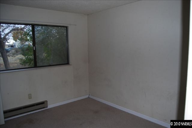 8495 Mohawk Lane Reno, NV 89506 - Photo 4 of 13 Photo 4