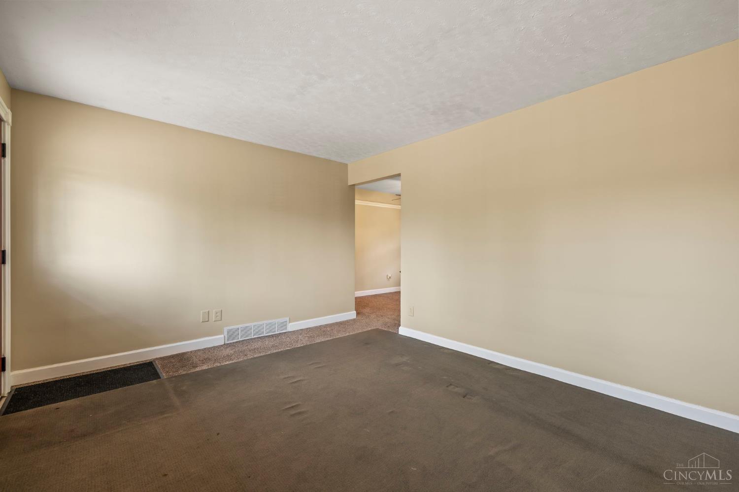 3336 Alexis Road Cincinnati, OH 45239 - Photo 17 of 41 Gallery Image 17