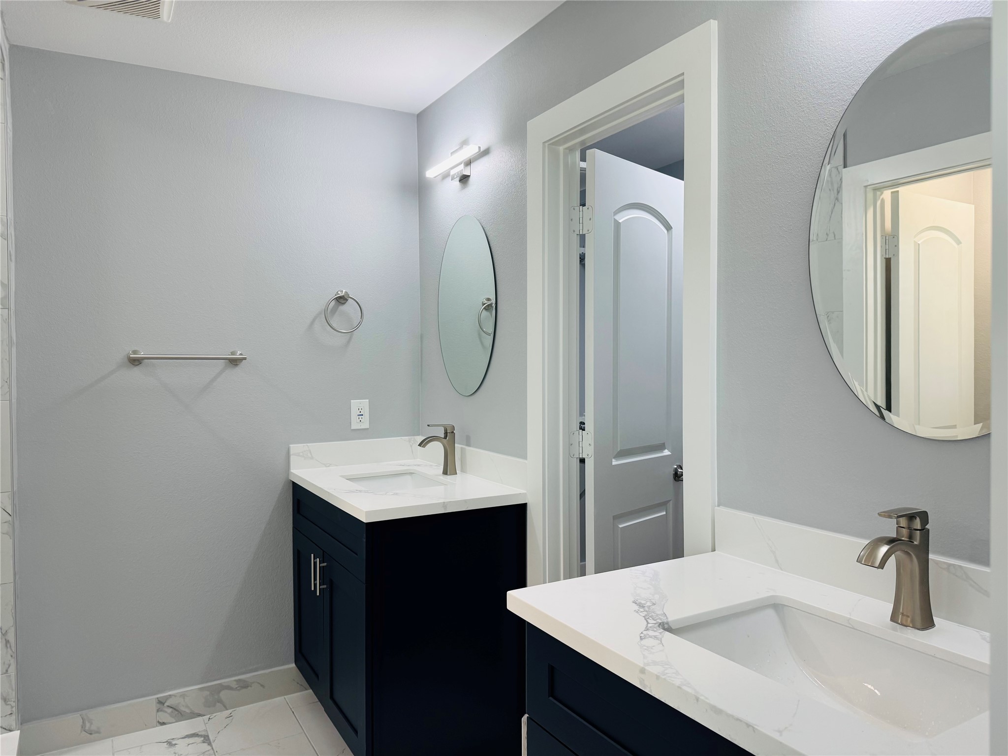 10934 Lilleux Road Houston, TX 77067 - Photo 24 of 27 a bathroom with a sink and a mirror