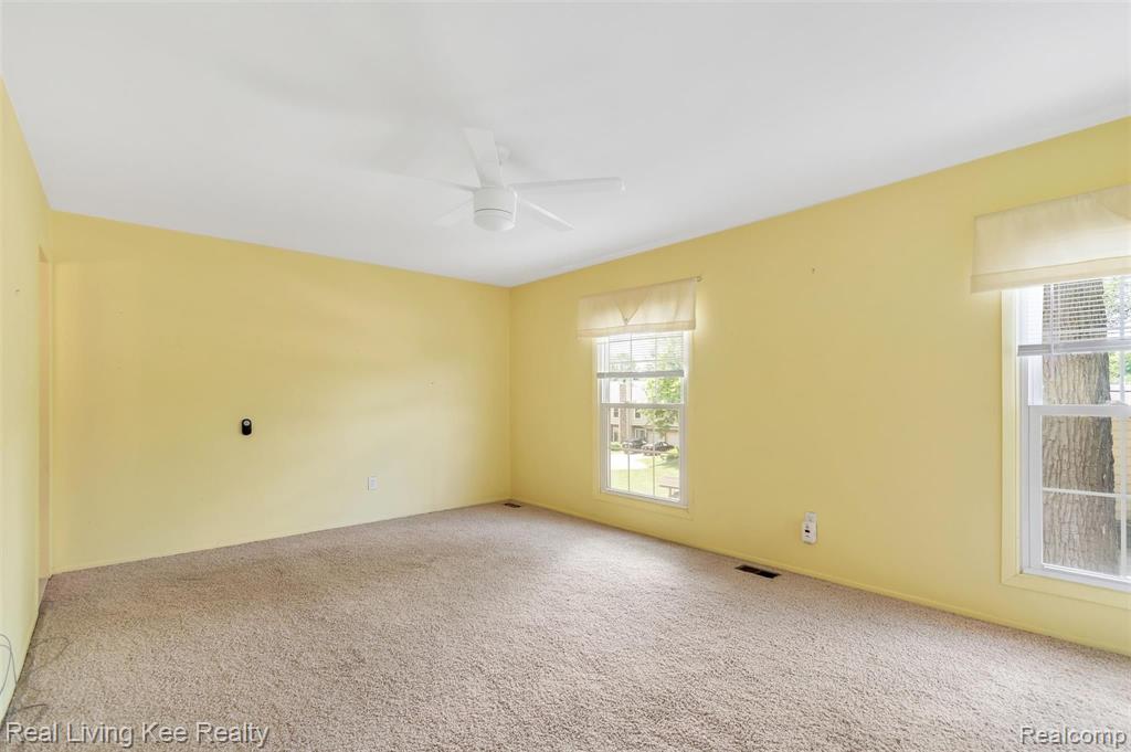 1594 Ravine Lane Rochester Hills, MI 48306 - Photo 21 of 32