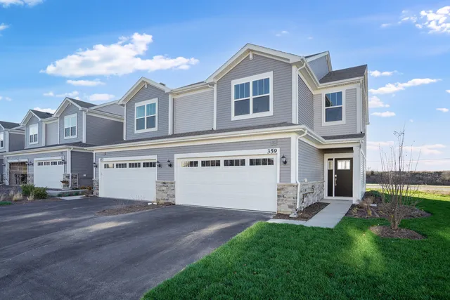 a view of a yard in front of a house