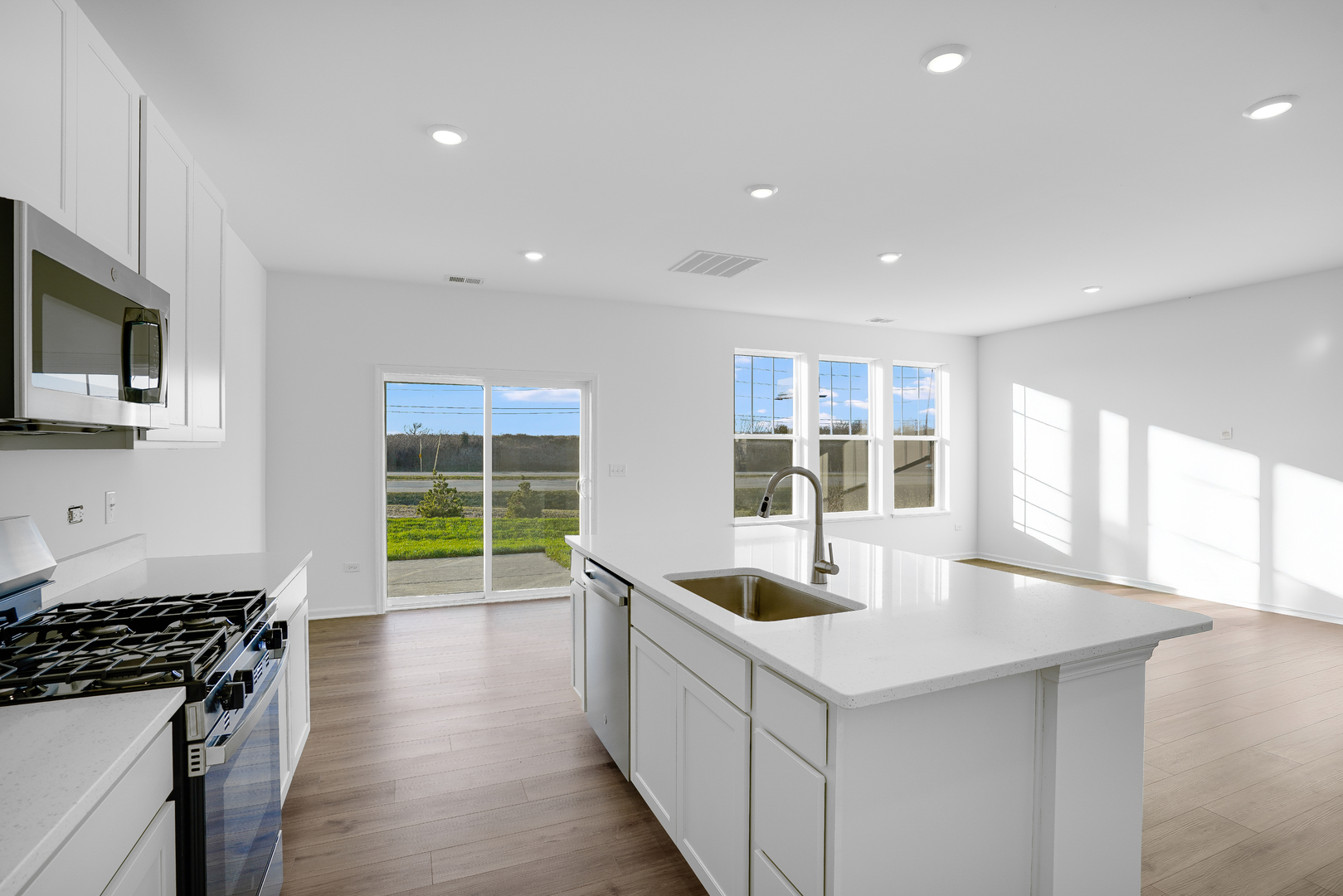 359 Red Oak Circle Volo, IL 60020 - Photo 5 of 18 a kitchen with stainless steel appliances granite countertop a sink and a stove