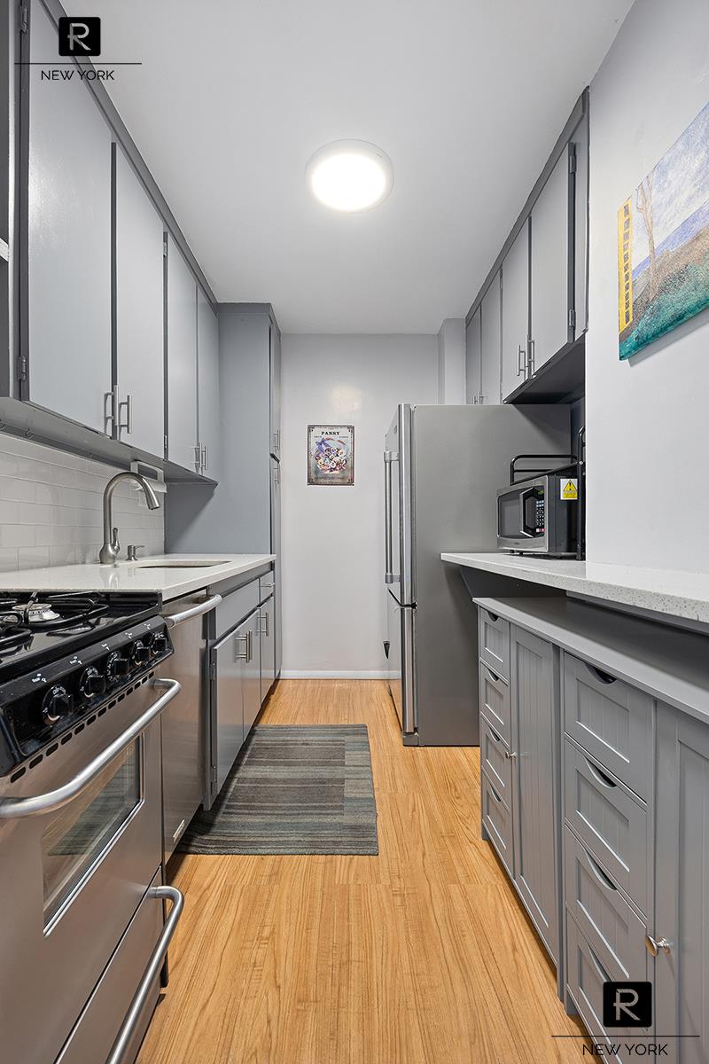 363 East 76th Street, Unit 8K Manhattan, NY 10021 - Photo 6 of 12 Kitchen