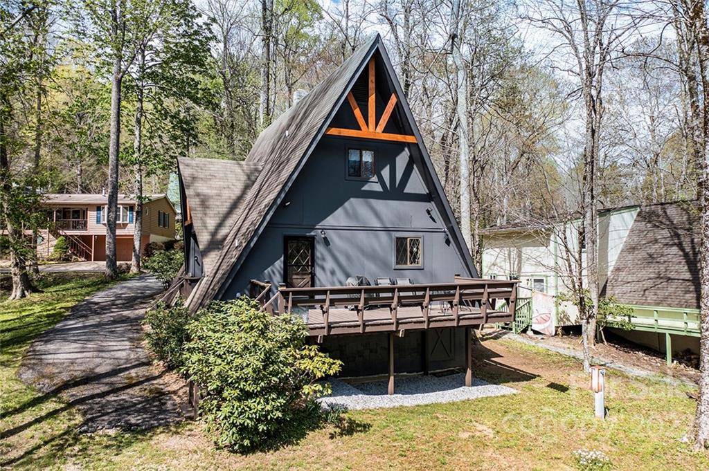 20 Lady Slipper Loop Newland, NC 28657 - Photo 3 of 44 a front view of a house with a yard